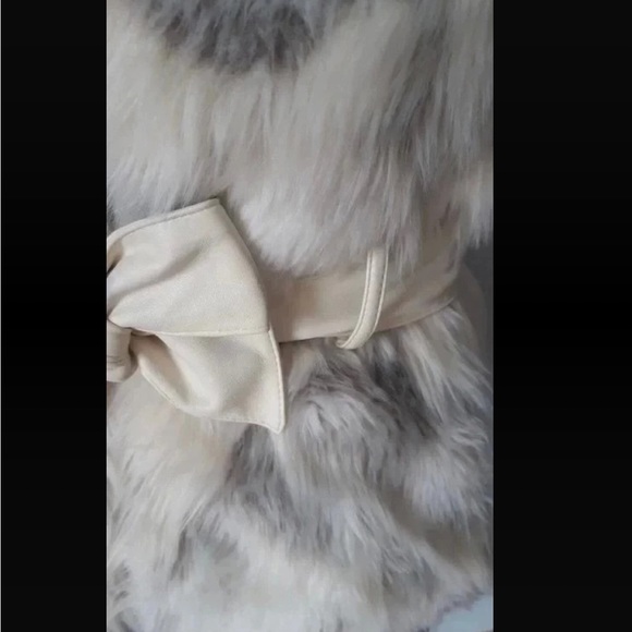Faux Fur belted grey/white Vest - Picture 11 of 13